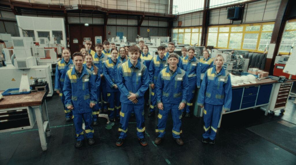 Screenshot of a group shot of apprentices from the voestalpine image film