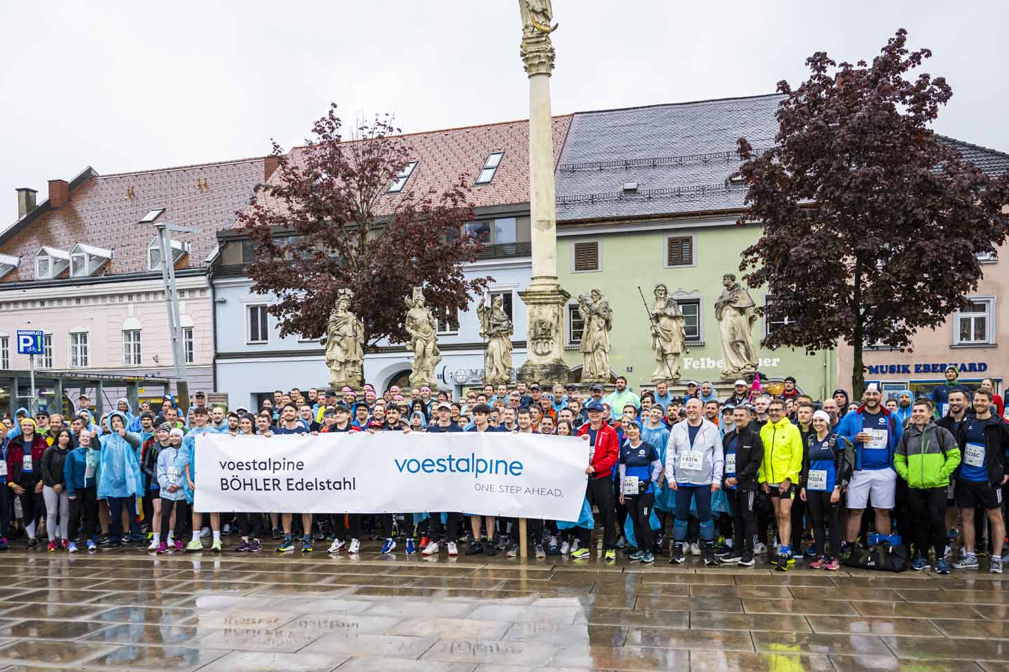 Fast 400 voestalpine-BÖHLER-Edelstahl-Teilnehmer:innen beim Brucker Businesslauf