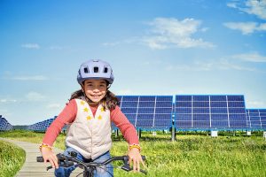 Nachhaltig: Sonnenstrom für Maschinen, Regale, Schienen und allerhand Fahrzeuge