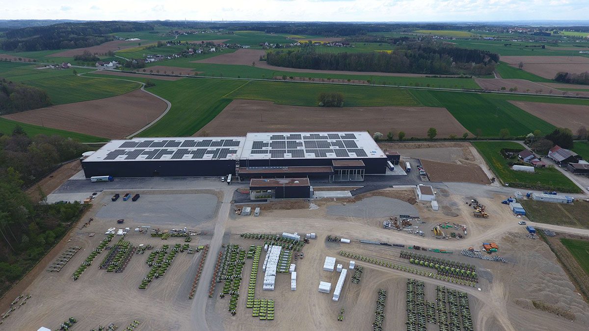 Luftaufnahme der großen Photovoltaikanlage in Bad Saulgau, installiert von Goldbeck GmbH.