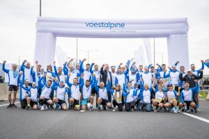 Bewegung, Zusammenhalt und soziales Engagement: cares sammeln beim Linz Donau Marathon