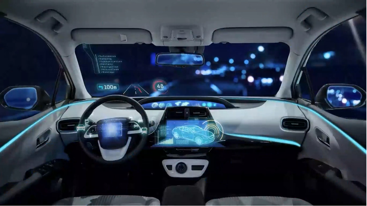 Visualisierung eines modernen Elektroauto-Cockpits mit digitalen Anzeigen, Head-up-Display und intelligenten Assistenz- und Vernetzungsfunktionen.