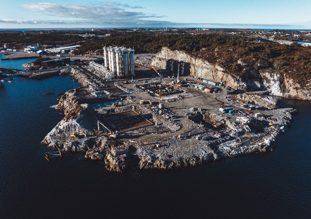 Luftaufnahme der Northern Lights Goßbaustelle in Øygarden (Norwegen).