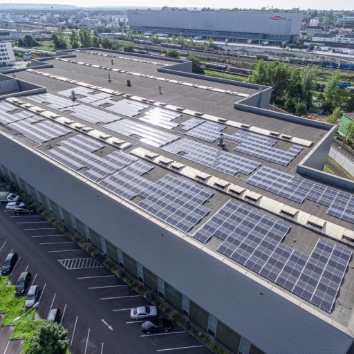 Luftaufnahme der Photovoltaik Anlage in der voestalpine Linz