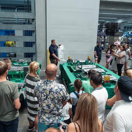 Werksführung im Werk Dettingen in der Fertigungshalle