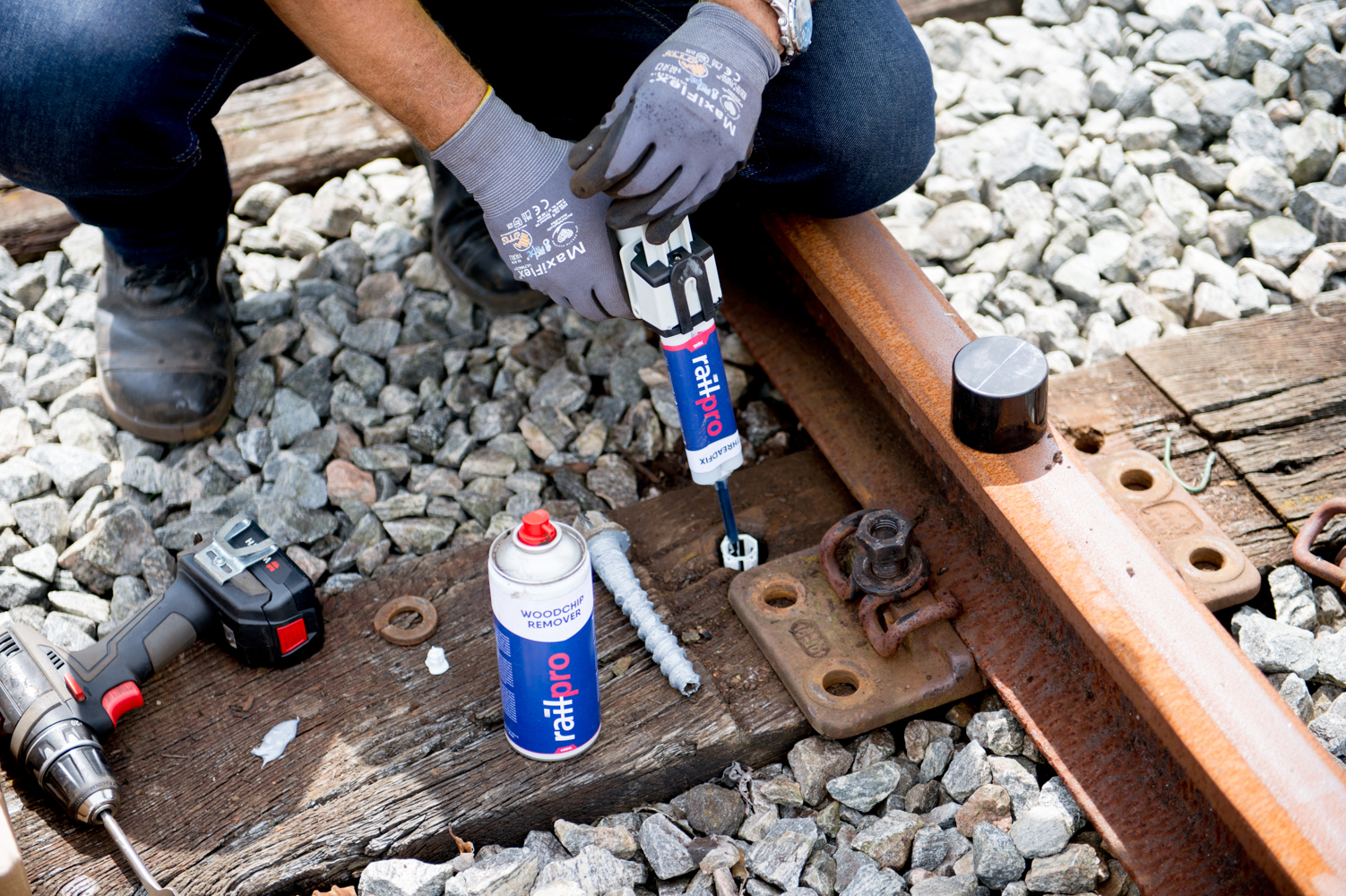 TIMBER DOG RAILWAY HEAVY DUTY SLEEPER CONNECTING STAPLE / PIN