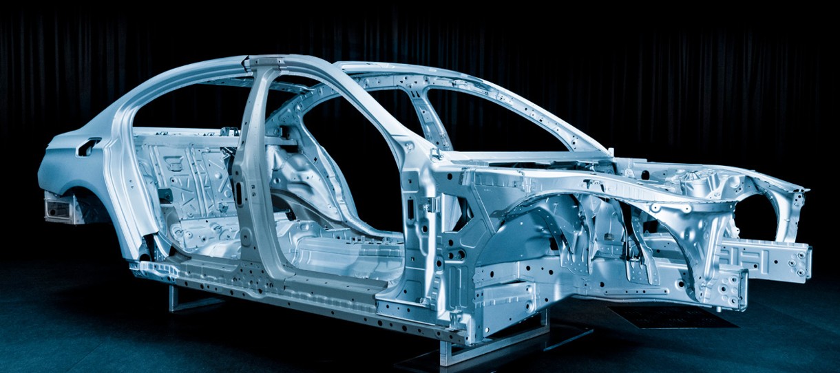 Fertige Stahlkarosserie eines Pkw mit phs-Bauteilen von voestalpine Automotive Components
