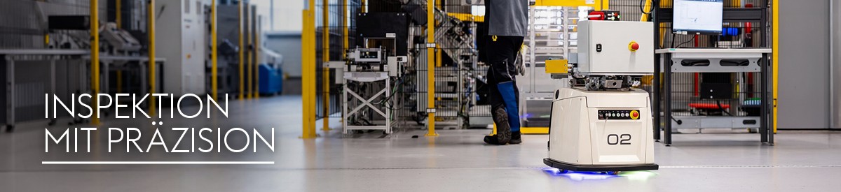 Autonomer mobiler Roboter f&auml;hrt durch die moderne Halle des neuen Pr&uuml;fzentrums