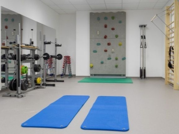 Physiotherapie- und Trainingsraum zur Förderung von Gesundheit und Bewegung. Geben Sie Ihr Feedback zu BizChat ab.