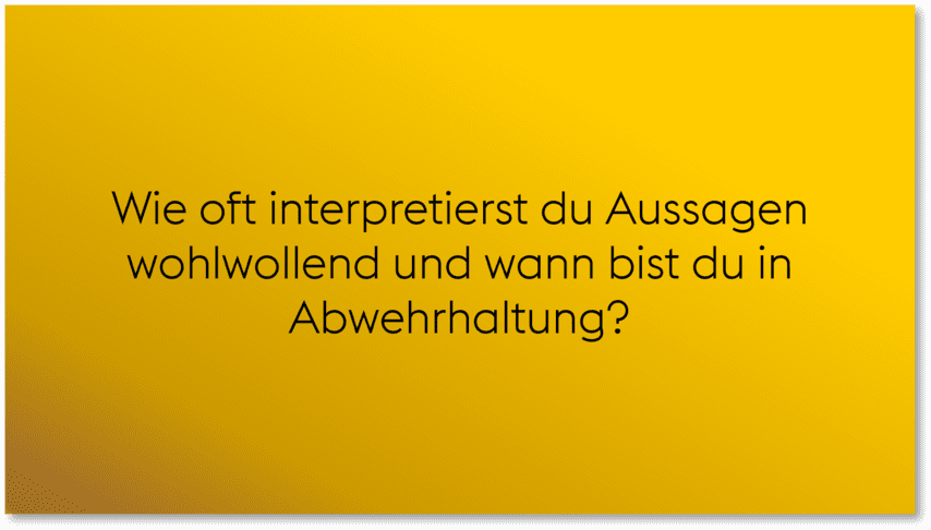 Sonnenaufgang, Seinboden, einzelne Grashalm, orangfarbene Blume