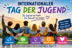 Eine Gruppe Jugendlicher  steht gemeinsam, sich mit den H&auml;nden am R&uuml;cken haltend vor der Skyline