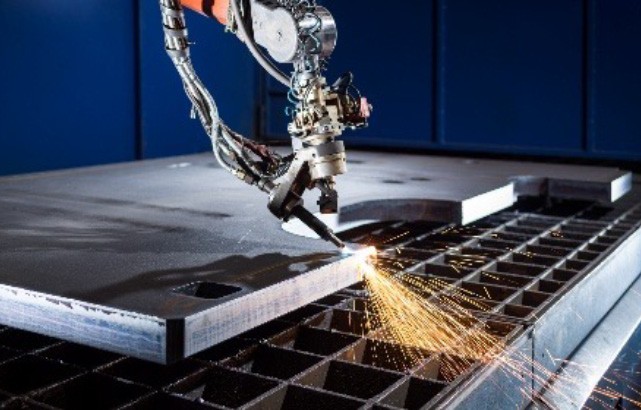 Wir verf&uuml;gen &uuml;ber modernste Fasenroboter, Plasma- und 3-Brenner-Anlagen &ndash; f&uuml;r pr&auml;zise Kantenanarbeitung. 