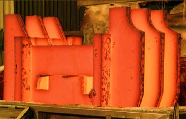 Umfangreiche Gl&uuml;hkapazit&auml;ten stehen f&uuml;r die W&auml;rmebehandlung der Stahlprodukte zur Verf&uuml;gung. 