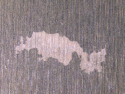 Bruchbild des Klebstoffs ohne Lackstruktur: zuf&auml;lliger Verlauf