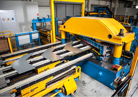 Sheet cuts can be performed using special shears procured by voestalpine or by the customer.