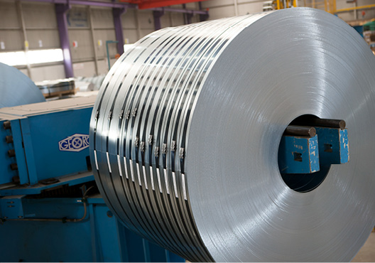 Unser Spaltband erm&ouml;glicht effiziente Prozesse bei Kund:innen.