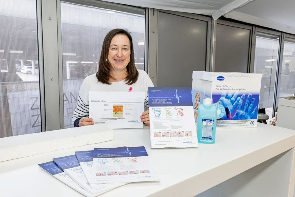 Informationsstand zur Hautschutz- und Gesundheitsvorsorge am Arbeitsplatz.