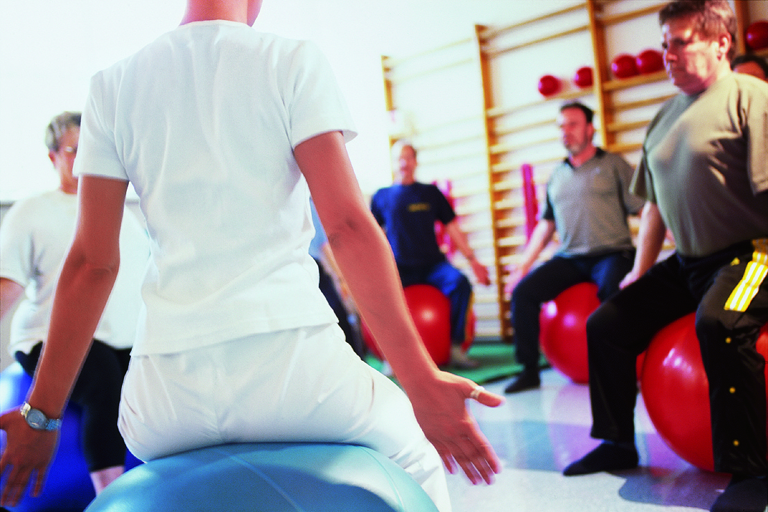 Physiotherapeutisch betreute Bewegungstherapie zur Förderung von Gesundheit und Mobilität.