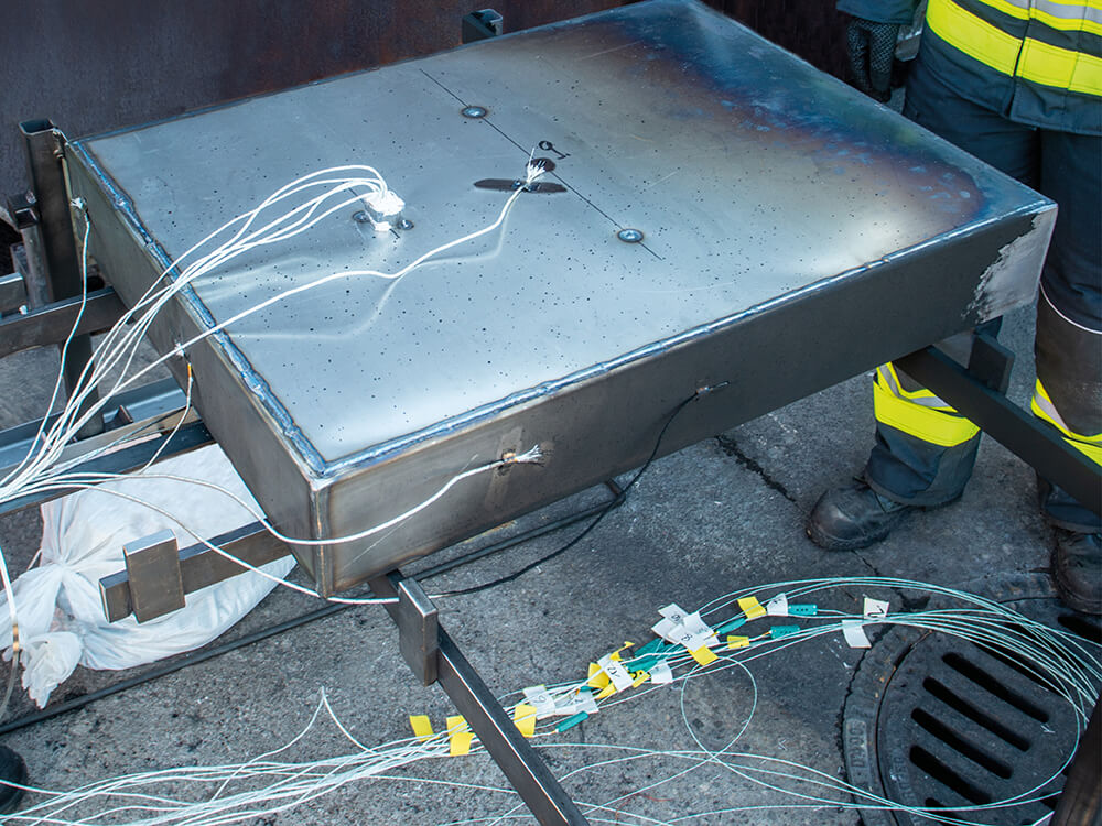 Electric car battery box fire test at voestalpine: The battery box remains undamaged.